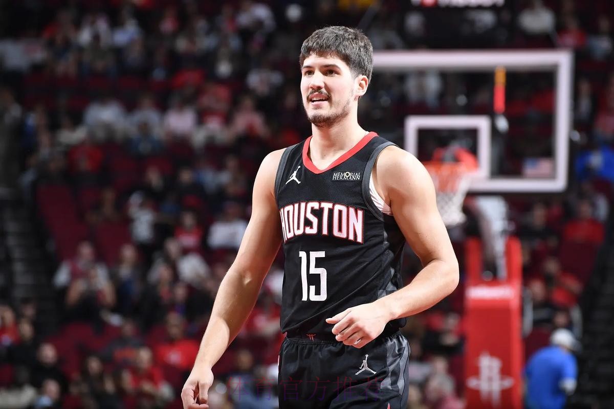 谢德全场15投7中,三分7中2得到22分2篮板6助攻 谢德全场15投7中,三分7中2得到22分2篮板6助攻